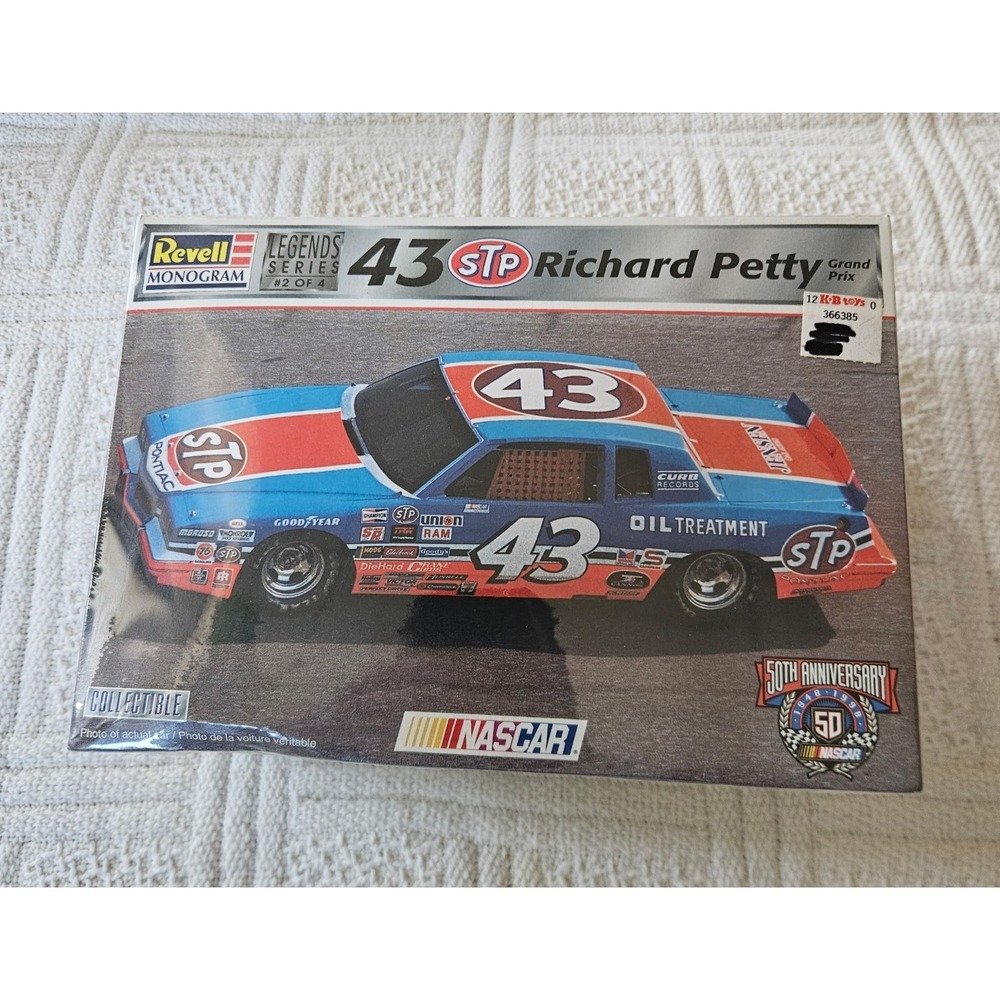 Revell Monogram Richard Petty 43 STP Legend Series Scale 1:24 Model Set